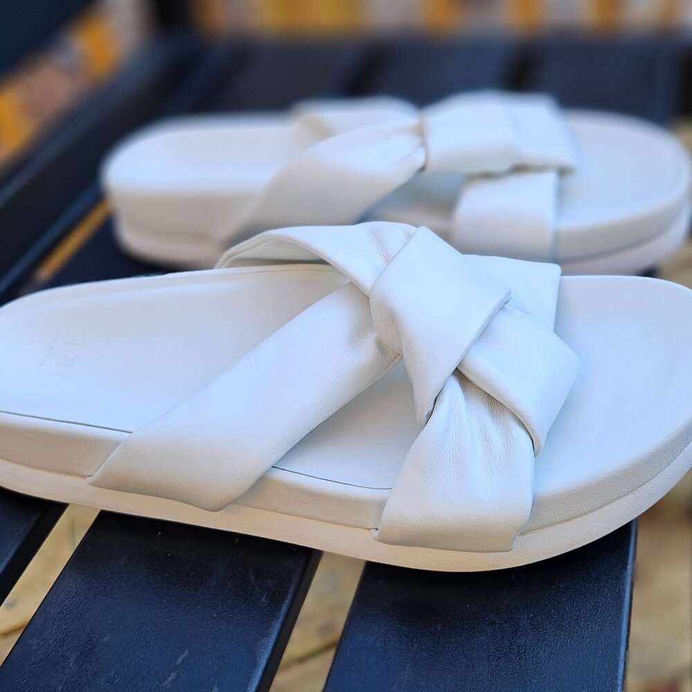 Donna Karan PURE slides in white - Sz 7